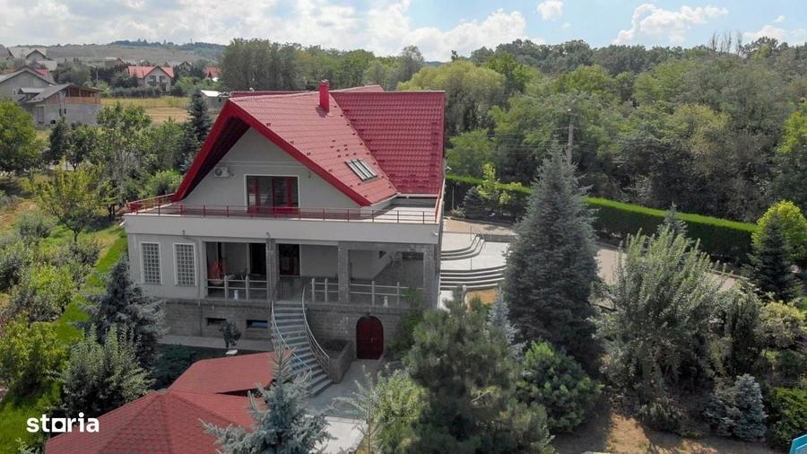 Casă cu 4 camere în Bucium