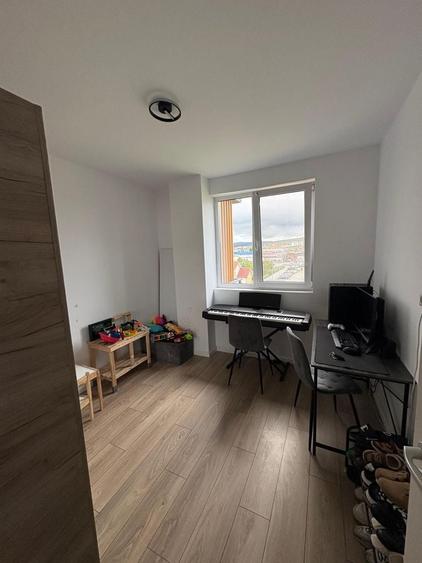 Apartament cu 3 camere decomandat în Calea Moldovei