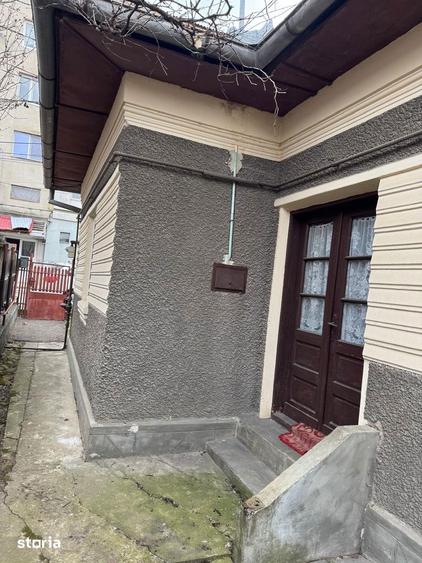 Casă cu 4 camere cu Teren 446 Mp în Central