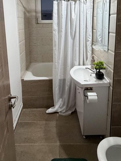 Apartament cu 3 camere semidecomandat în Central