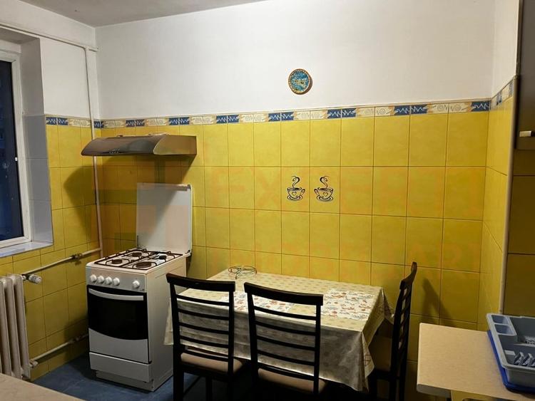 Apartament cu 2 camere semidecomandat, mobilat în Boema
