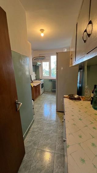 Apartament cu 4 camere semidecomandat în Gorjului