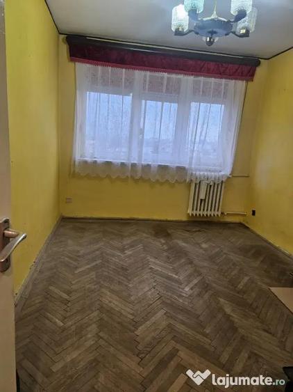 Apartament cu 3 camere decomandat în Valea Rosie
