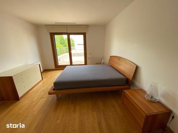 Casă cu 5 camere cu Teren 460 Mp în Central
