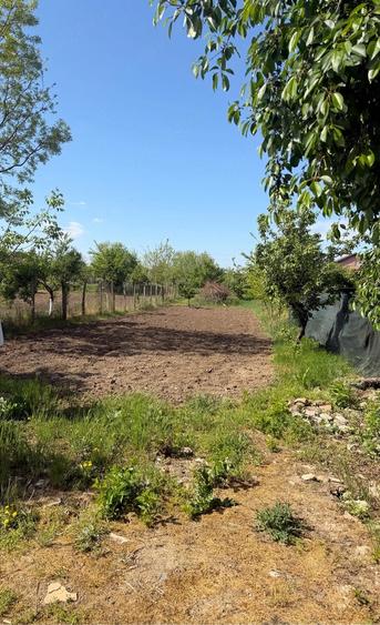 Casă cu 4 camere cu Teren 650 Mp în Lacu Sărat
