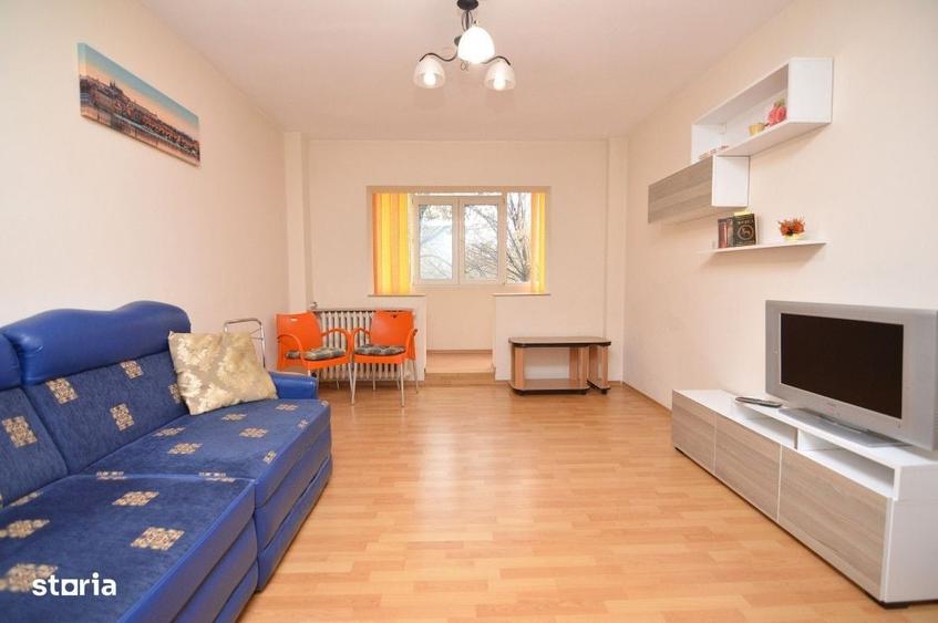 Apartament cu 3 camere semidecomandat, mobilat în Tineretului