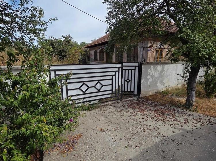 Casă individuală cu 3 camere cu Teren 1000 Mp în Preajba
