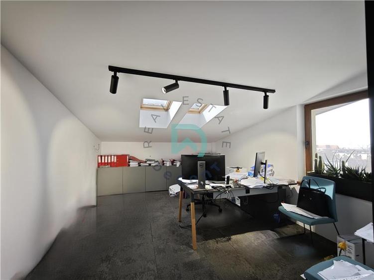 Apartament cu 4 camere decomandat în Brașovul Vechi