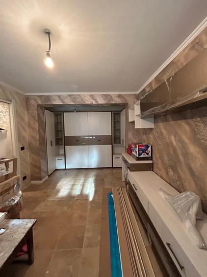Garsonieră decomandată, mobilată în