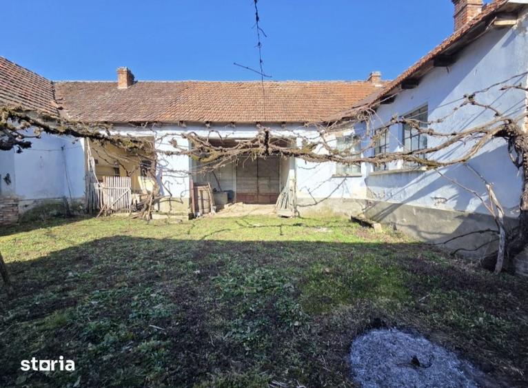 Casă cu 4 camere cu Teren 1440 Mp în Livada