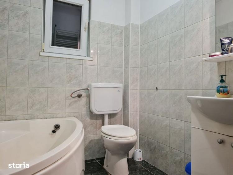 Casă cu 3 camere cu Canalizare în Central