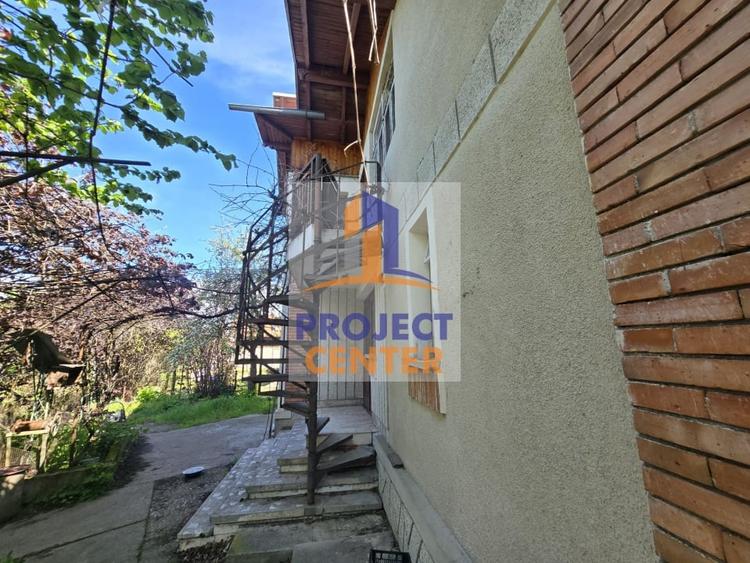 Casă individuală cu 4 camere cu Canalizare în Leordeni