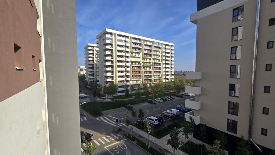 Apartament cu 3 camere decomandat în Metalurgiei