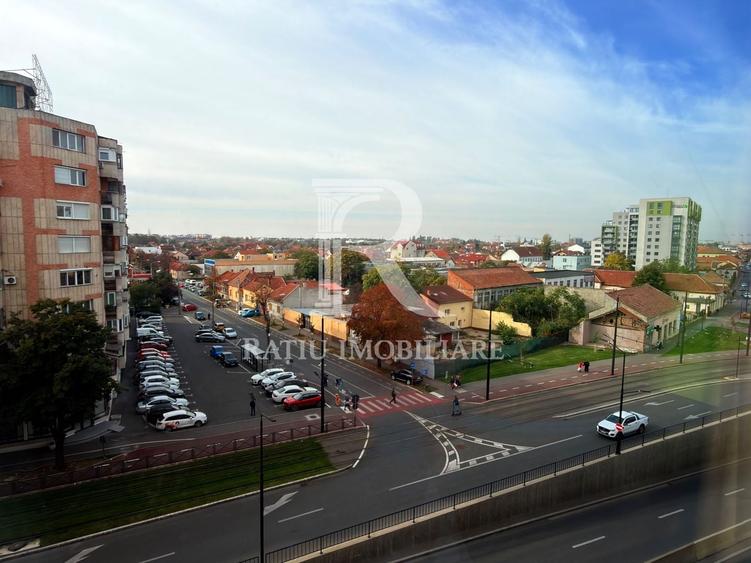 Apartament cu 3 camere decomandat, mobilat în Centru Civic