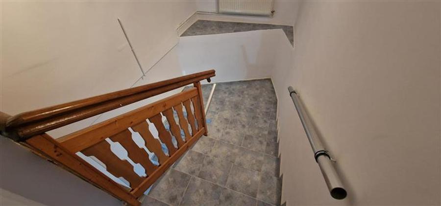 Casă individuală cu 18 camere cu Canalizare în Ultracentral