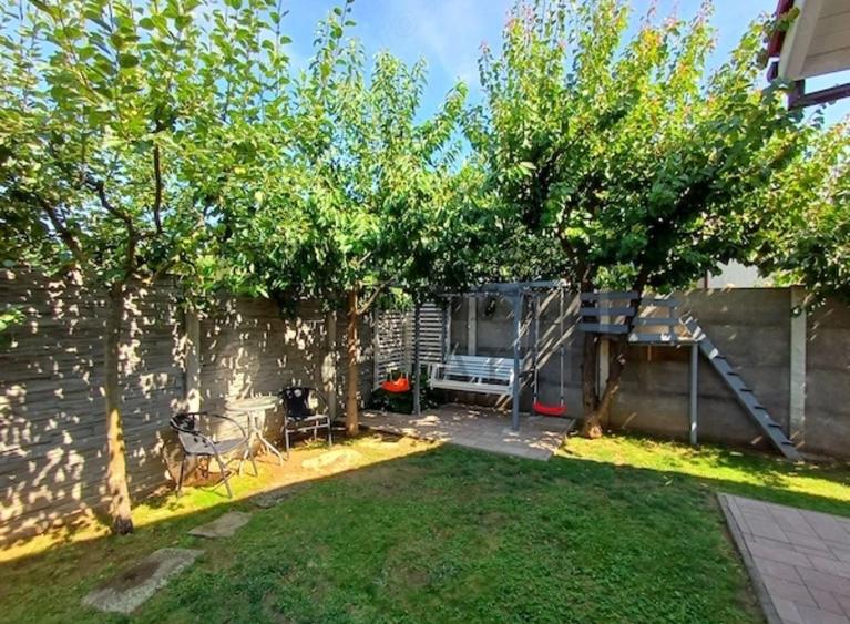 Casă individuală cu 3 camere cu Canalizare în Giroc