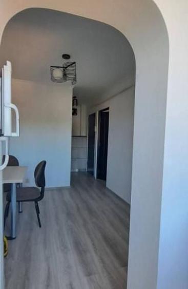 Apartament cu 2 camere decomandat în Podul de Fier