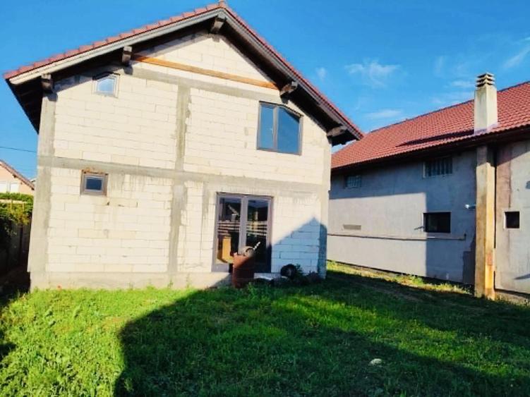 Casă cu 3 camere în Livada
