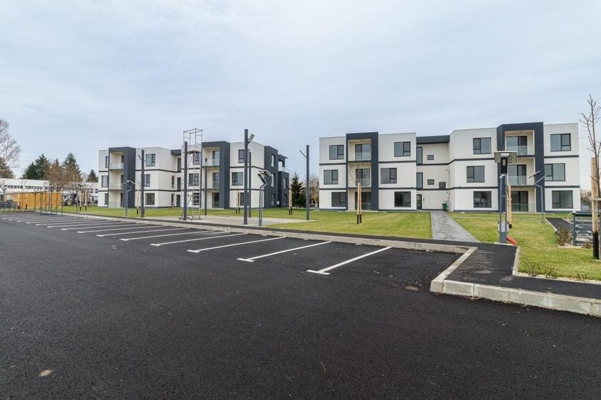 Apartament cu 3 camere semidecomandat, mobilat în 1 Decembrie