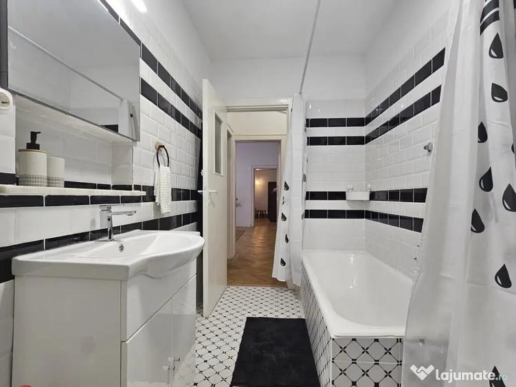 Apartament cu 4 camere semidecomandat în Capitale