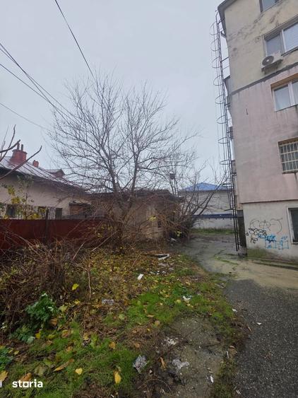 Casă cu 3 camere cu Canalizare în Central