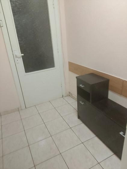 Apartament cu 3 camere semidecomandat în P-ța Doina