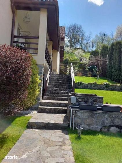 Casă cu 6 camere cu Teren 1310 Mp în Mihăești