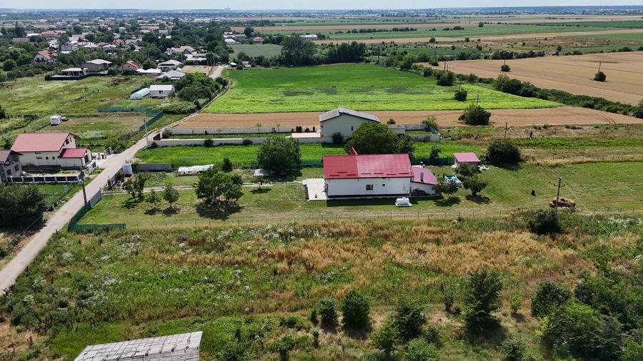 Casă individuală cu 7 camere cu Canalizare în Crevedia