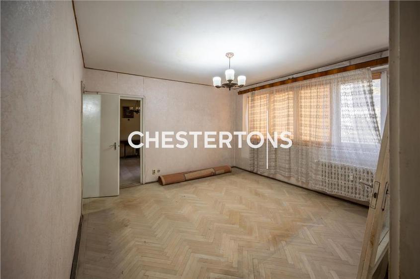 Apartament cu 3 camere semidecomandat în Gara de Nord