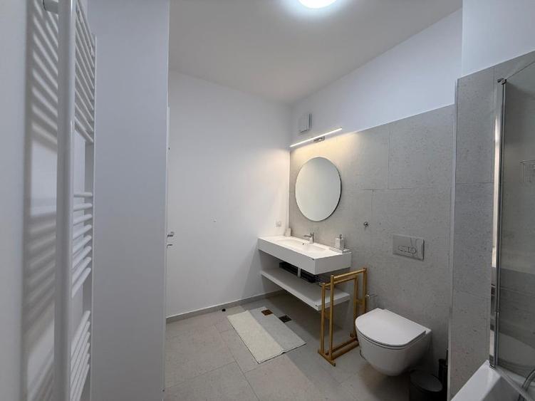 Apartament cu 3 camere decomandat, mobilat în Băneasa