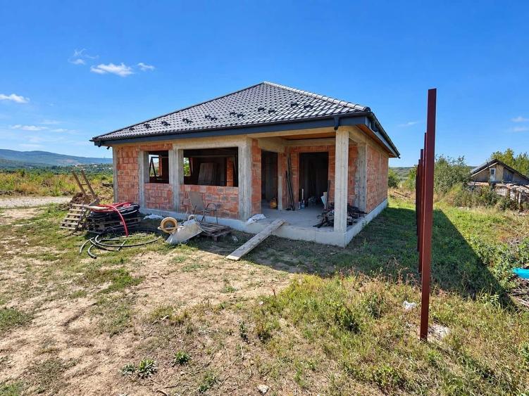 Casă individuală cu 4 camere cu Teren 475 Mp în Central