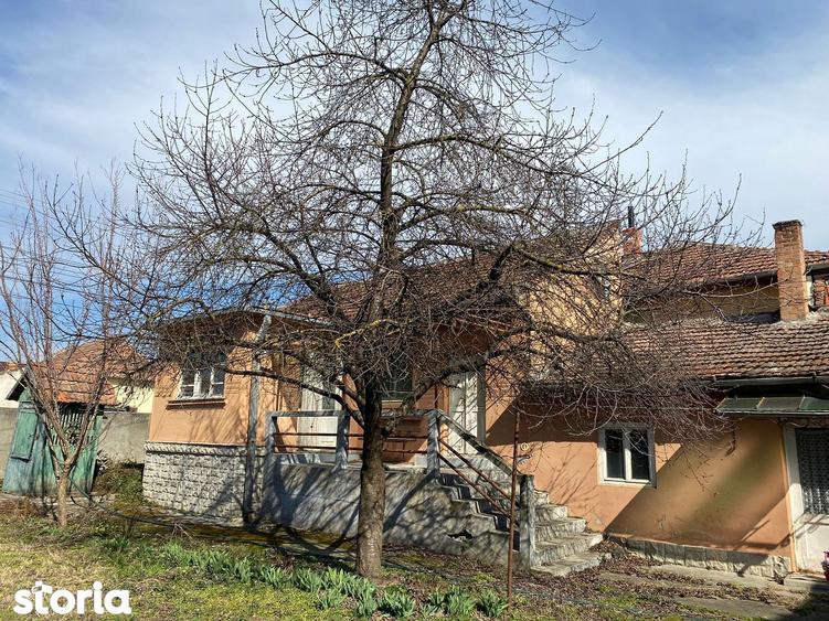 De vanzare Casa veche cu gradina mare,ideala pentru investitii moderne - 2