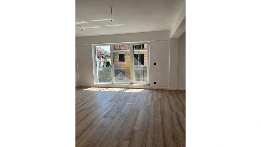 Apartament cu 3 camere decomandat în Sud-Vest