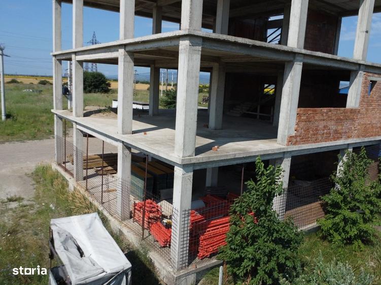 Spațiu comercial, de 730 mp, în Central
