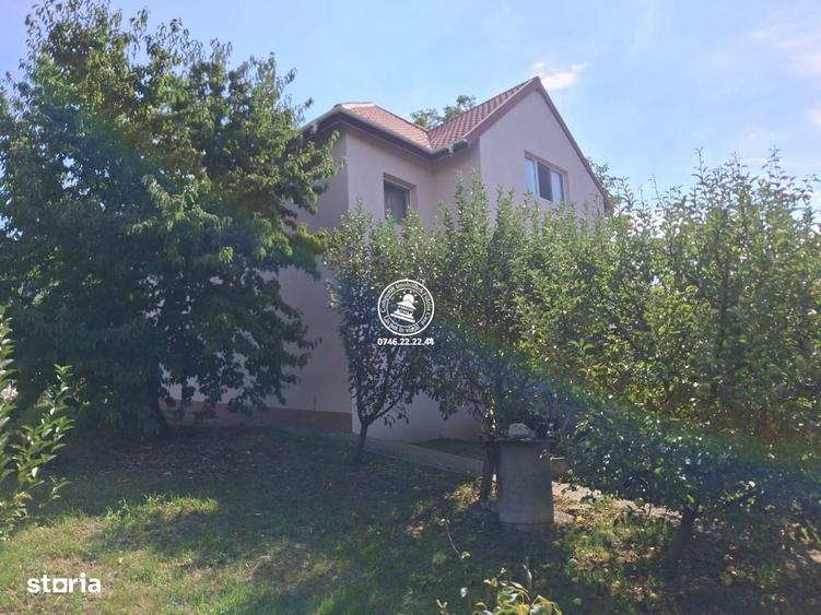 Casă cu 4 camere în Breazu