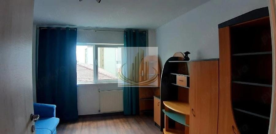 Apartament cu 3 camere decomandat, mobilat în Aradului