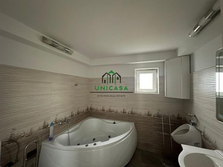 Casă individuală cu 8 camere cu Canalizare în Români