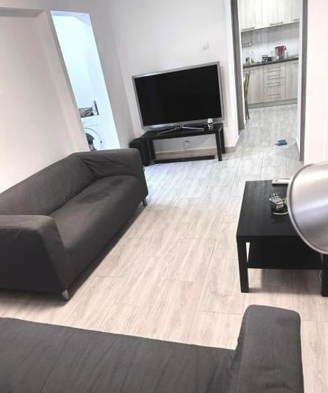 Apartament cu 3 camere decomandat în Drumul Taberei