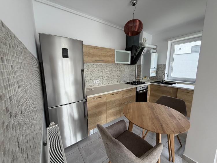 Vanzare apartament 2 camere in Tractorul zona Coresi - 4