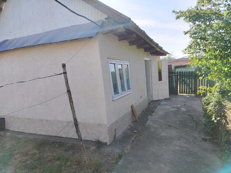 Casă cu 4 camere în Hănești
