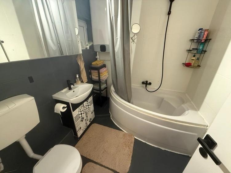 Apartament cu 3 camere decomandat, mobilat în Moșilor
