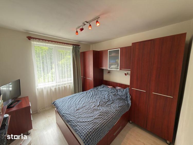 Apartament cu 4 camere decomandat în Periferie