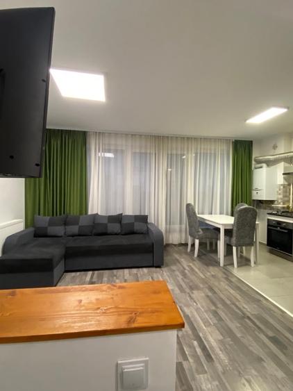 Apartament cu 3 camere decomandat în Tractorul