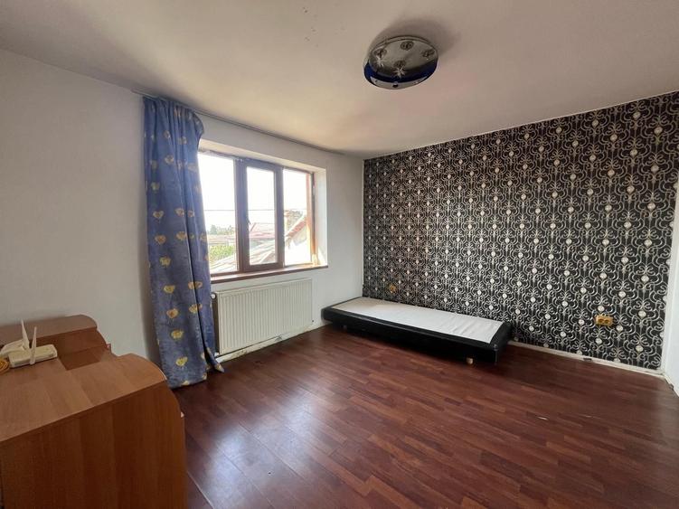 Casă cu 4 camere cu Teren 120 Mp în Exterior Vest