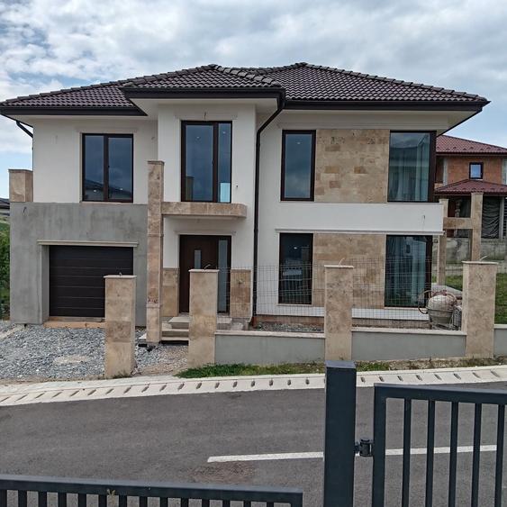 Casă cu 4 camere în Mărăști