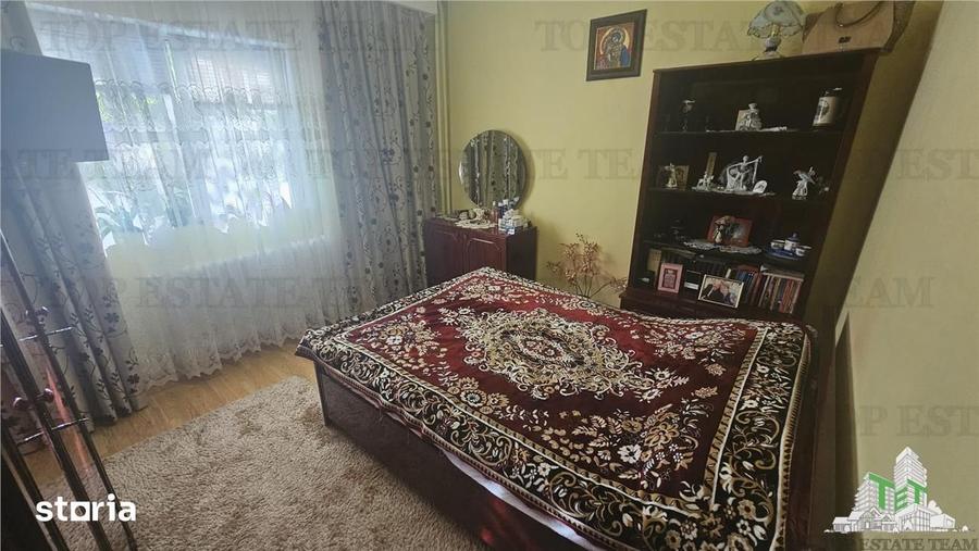 Apartament cu 4 camere semidecomandat în Crângași