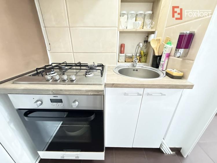 Apartament cu 3 camere decomandat în Lipovei