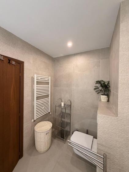 Apartament cu 3 camere decomandat, mobilat în Central