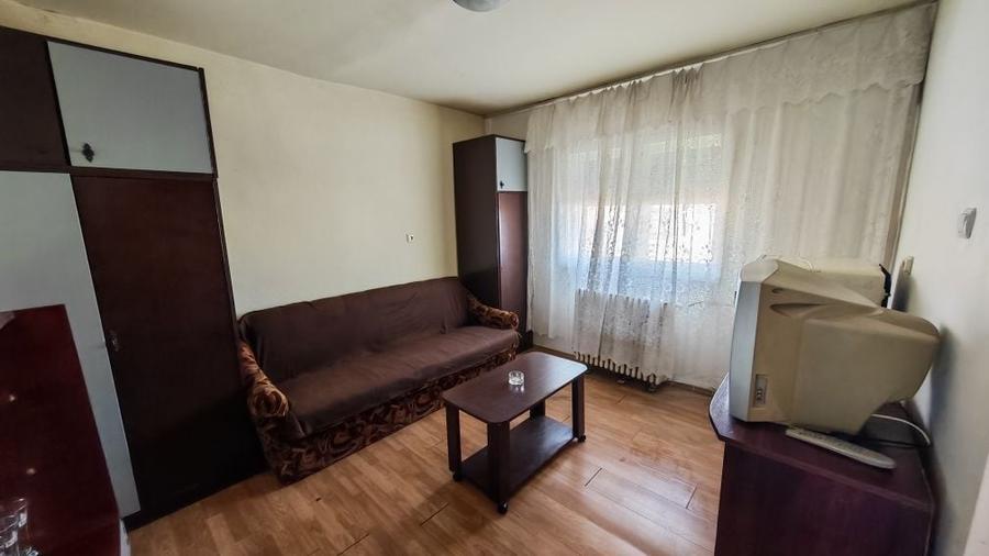Garsonieră decomandată în 6 Vânători