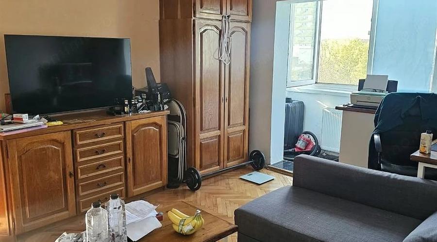 Apartament cu 2 camere semidecomandat în Spitalul Județean